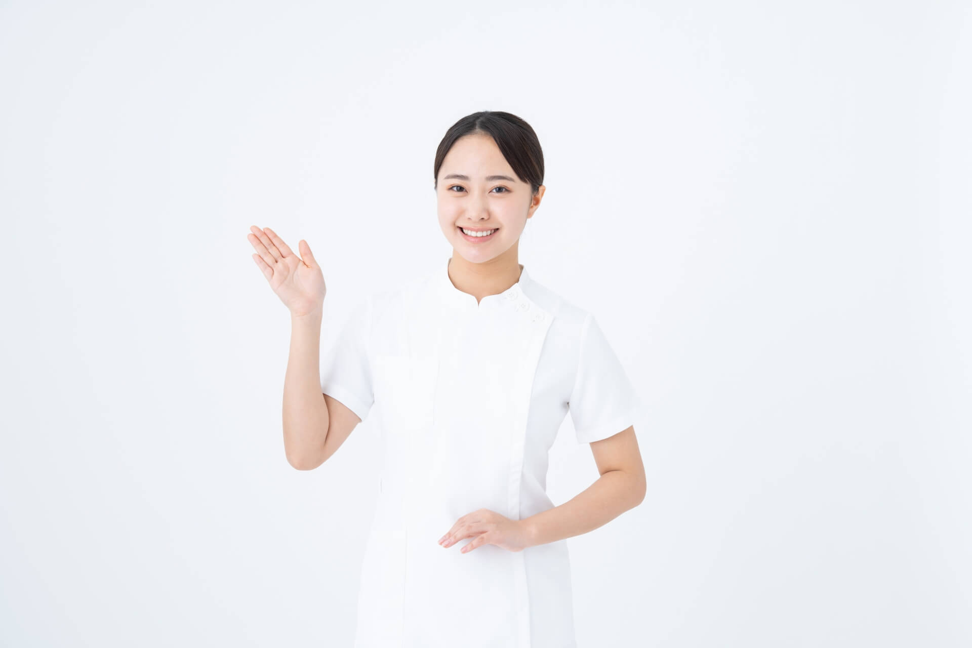 微笑む女性スタッフの挨拶